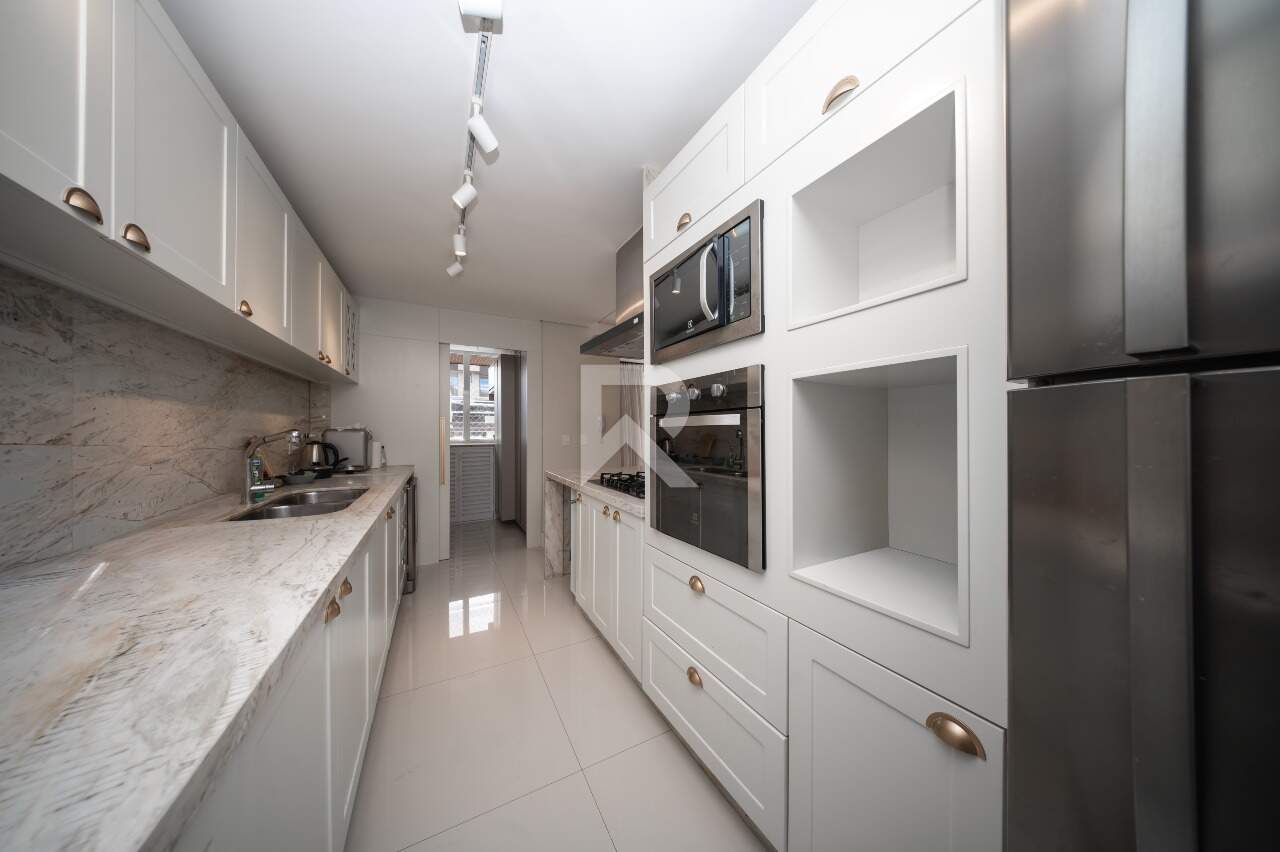 Apartamento Mobiliado com Vista Livre, 3 quartos 3 Vagas para locação, 130 m² - Água Verde - Curitiba/PR miniatura 13