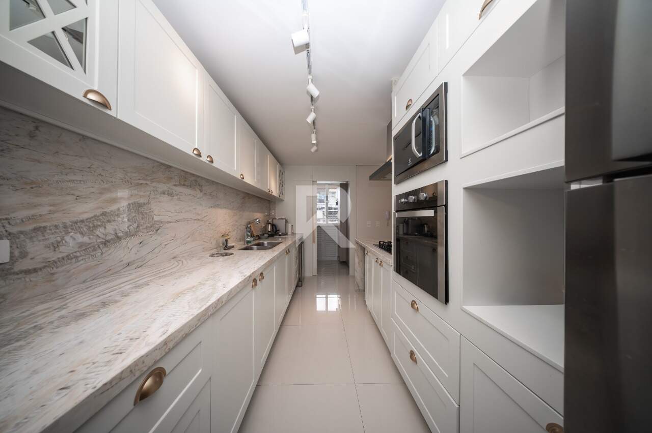 Apartamento Mobiliado com Vista Livre, 3 quartos 3 Vagas para locação, 130 m² - Água Verde - Curitiba/PR miniatura 12