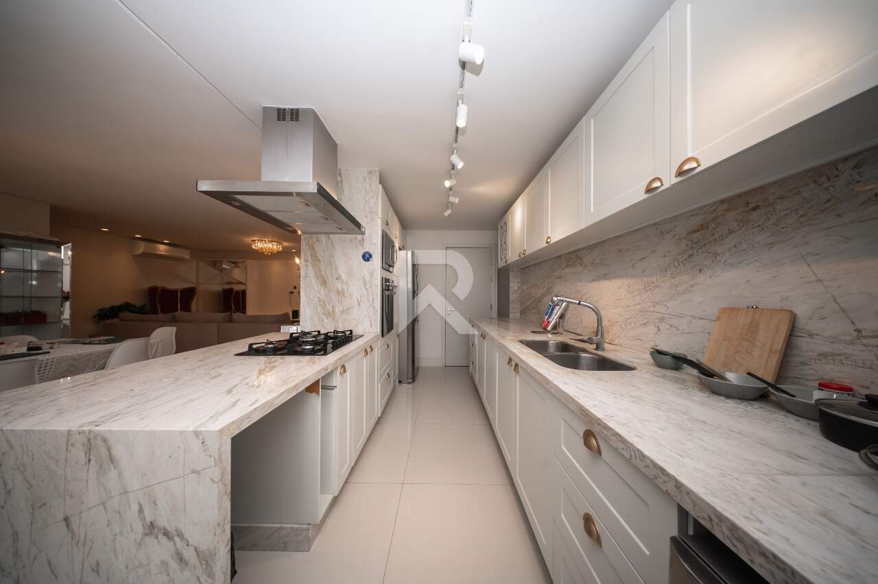 Apartamento Mobiliado com Vista Livre, 3 quartos 3 Vagas para locação, 130 m² - Água Verde - Curitiba/PR miniatura 7