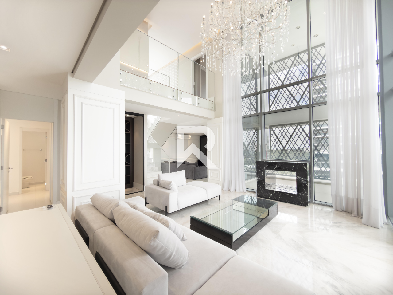 Apartamento Mobiliado, Face Norte com 3 suítes 338m2 em Cond. Clube para alugar - Champagnat, Curitiba