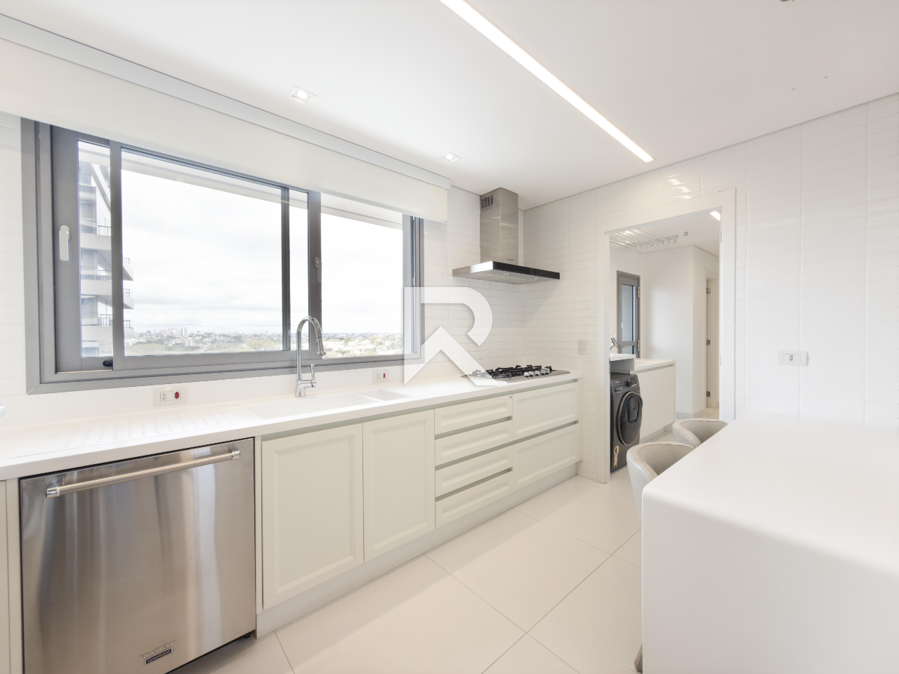 Apartamento Mobiliado, Face Norte com 3 suítes 338m2 em Cond. Clube para alugar - Champagnat, Curitiba miniatura 12