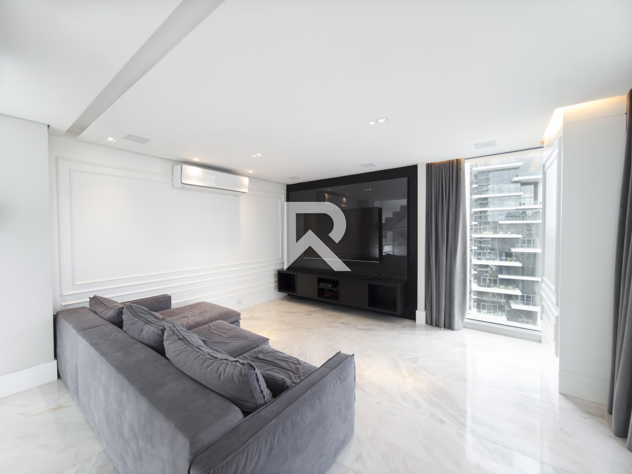 Apartamento Mobiliado, Face Norte com 3 suítes 338m2 em Cond. Clube para alugar - Champagnat, Curitiba miniatura 11