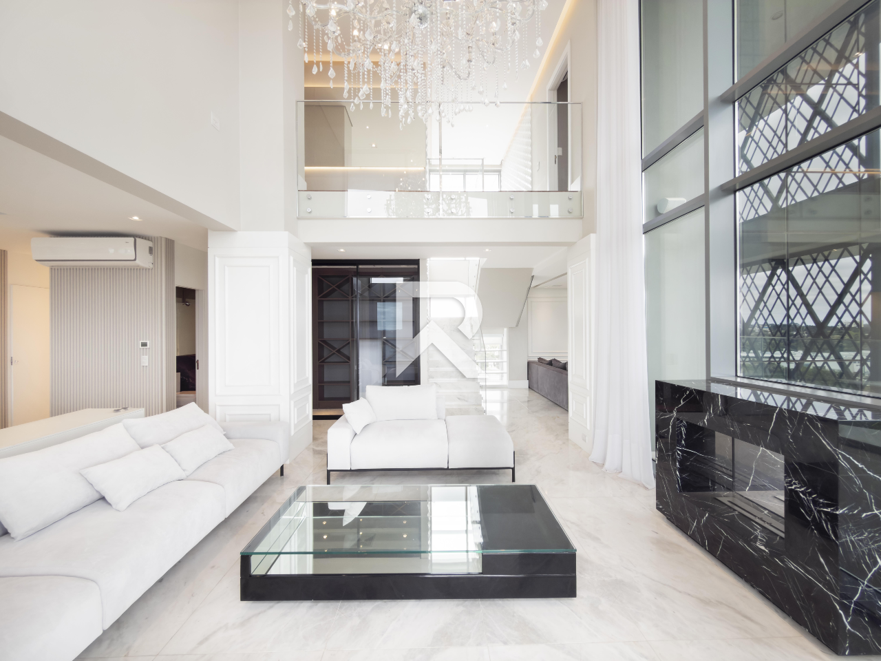 Apartamento Mobiliado, Face Norte com 3 suítes 338m2 em Cond. Clube para alugar - Champagnat, Curitiba miniatura 2