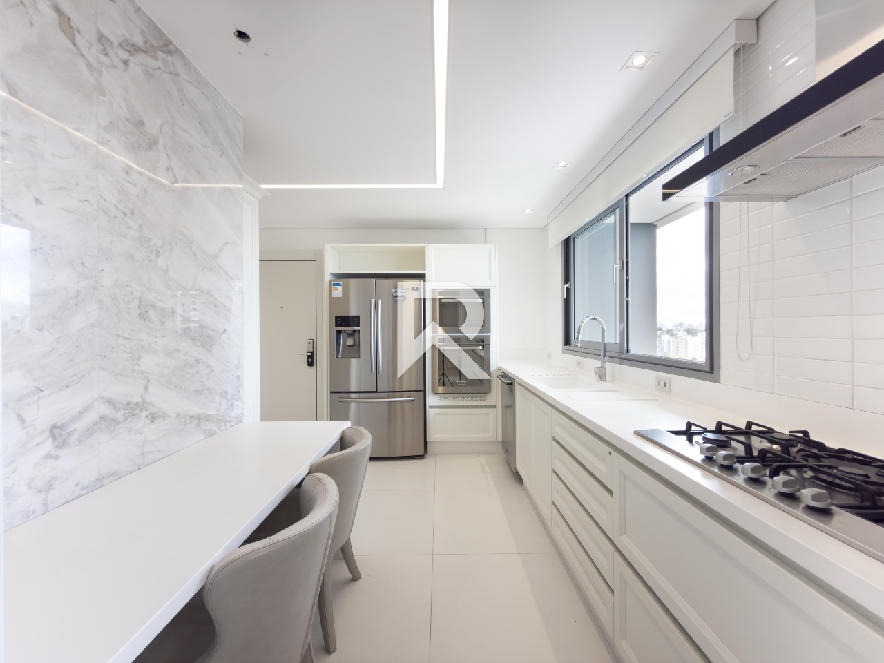 Apartamento Mobiliado, Face Norte com 3 suítes 338m2 em Cond. Clube para alugar - Champagnat, Curitiba miniatura 13