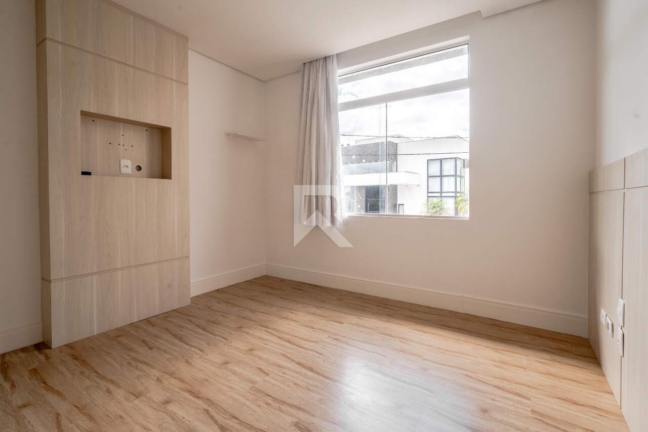 Casa Moderna Semi Mobiliada em Cond. Clube com 4 suítes, Quintal e 458m2 para venda - Santa Felicidade, Curitiba miniatura 26