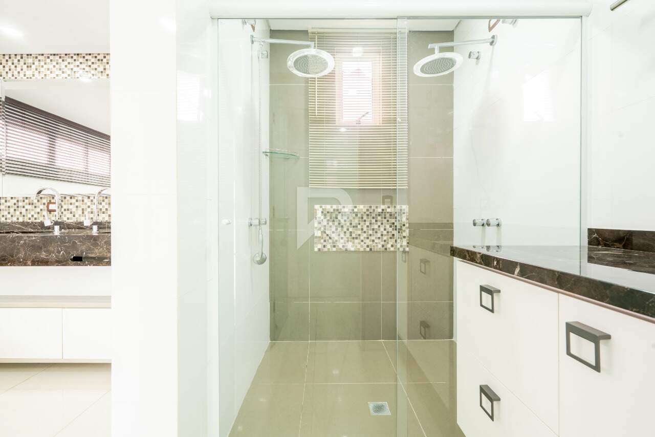 Casa Moderna Semi Mobiliada em Cond. Clube com 4 suítes, Quintal e 458m2 para venda - Santa Felicidade, Curitiba miniatura 44
