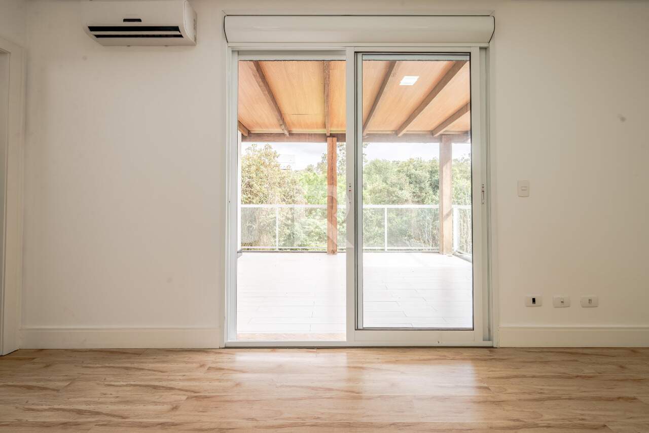 Casa Moderna Semi Mobiliada em Cond. Clube com 4 suítes, Quintal e 458m2 para venda - Santa Felicidade, Curitiba miniatura 34