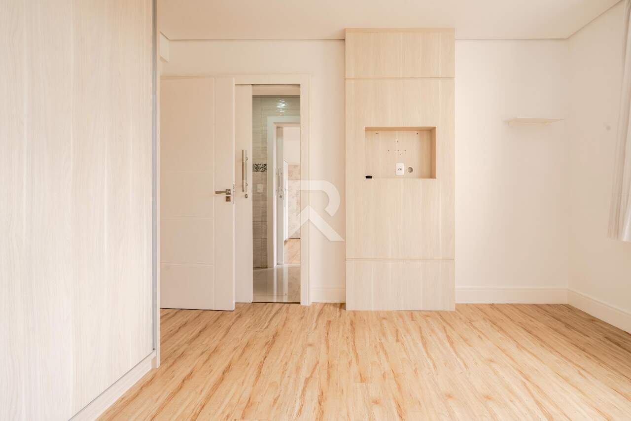 Casa Moderna Semi Mobiliada em Cond. Clube com 4 suítes, Quintal e 458m2 para venda - Santa Felicidade, Curitiba miniatura 27
