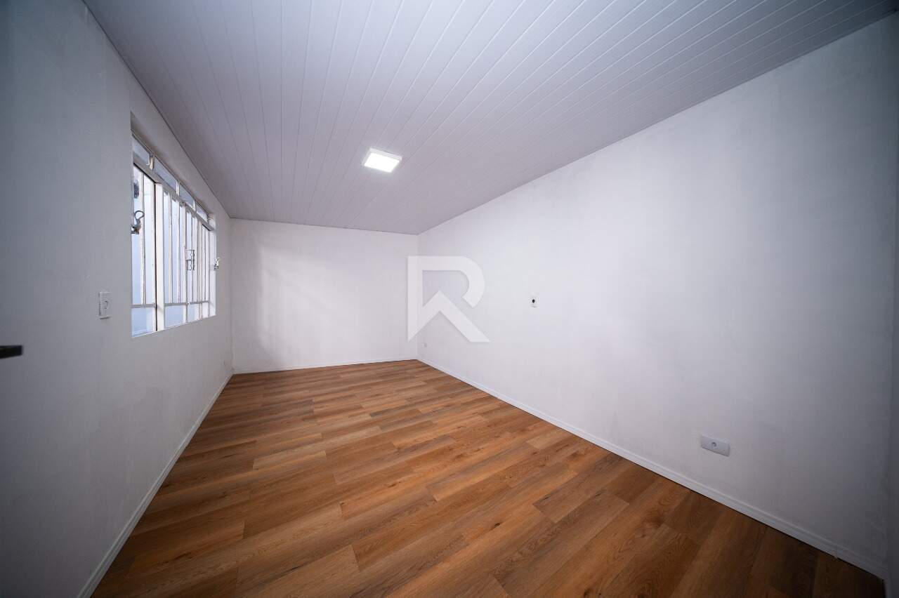 Casa com Jardim Frontal, 5 quartos 3 vagas para locação, 205 m² - Água Verde - Curitiba/PR miniatura 19