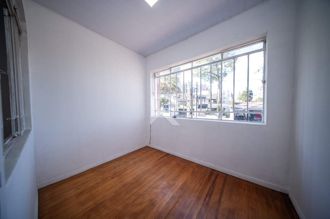 Casa com Jardim Frontal, 5 quartos 3 vagas para locação, 205 m² - Água Verde - Curitiba/PR miniatura 27