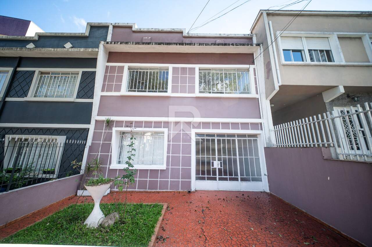 Casa com Jardim Frontal, 5 quartos 3 vagas para locação, 205 m² - Água Verde - Curitiba/PR