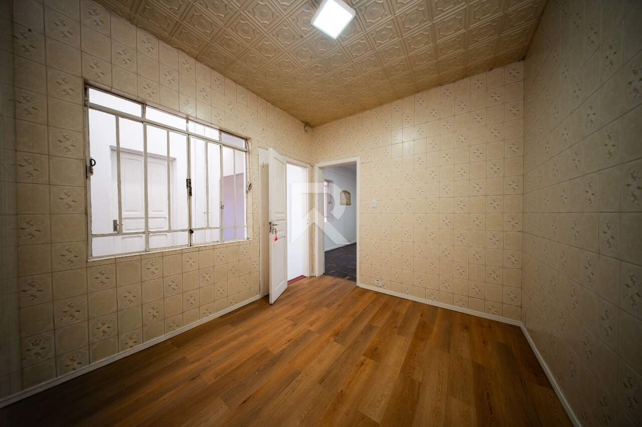 Casa com Jardim Frontal, 5 quartos 3 vagas para locação, 205 m² - Água Verde - Curitiba/PR miniatura 34