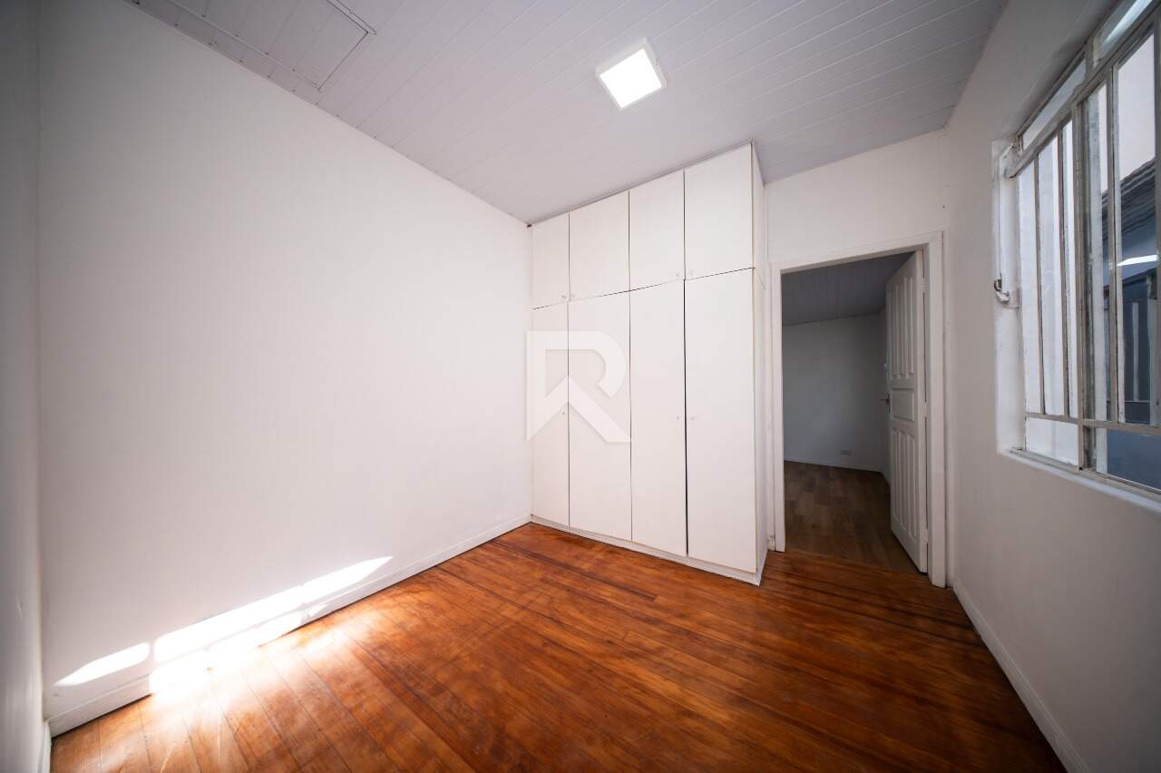 Casa com Jardim Frontal, 5 quartos 3 vagas para locação, 205 m² - Água Verde - Curitiba/PR miniatura 24