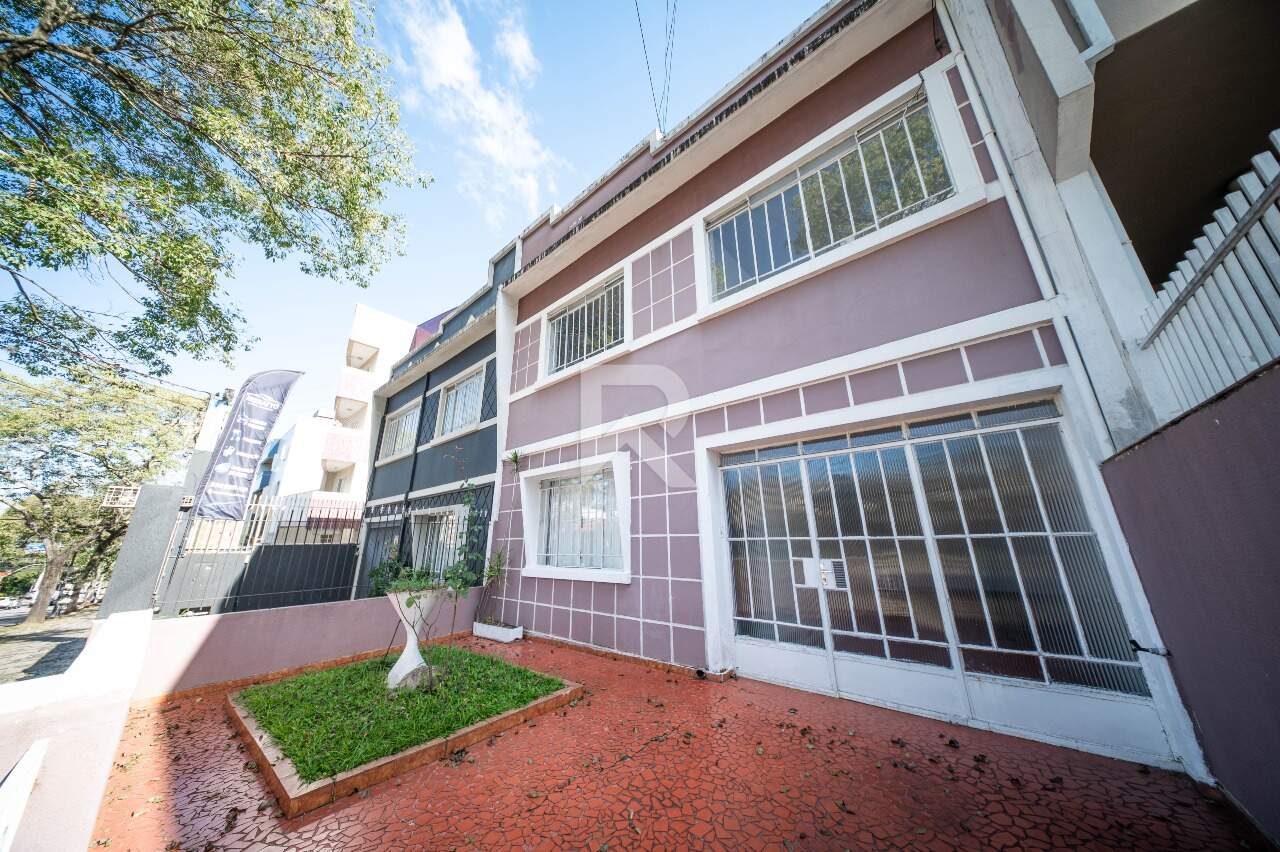 Casa com Jardim Frontal, 5 quartos 3 vagas para locação, 205 m² - Água Verde - Curitiba/PR miniatura 2