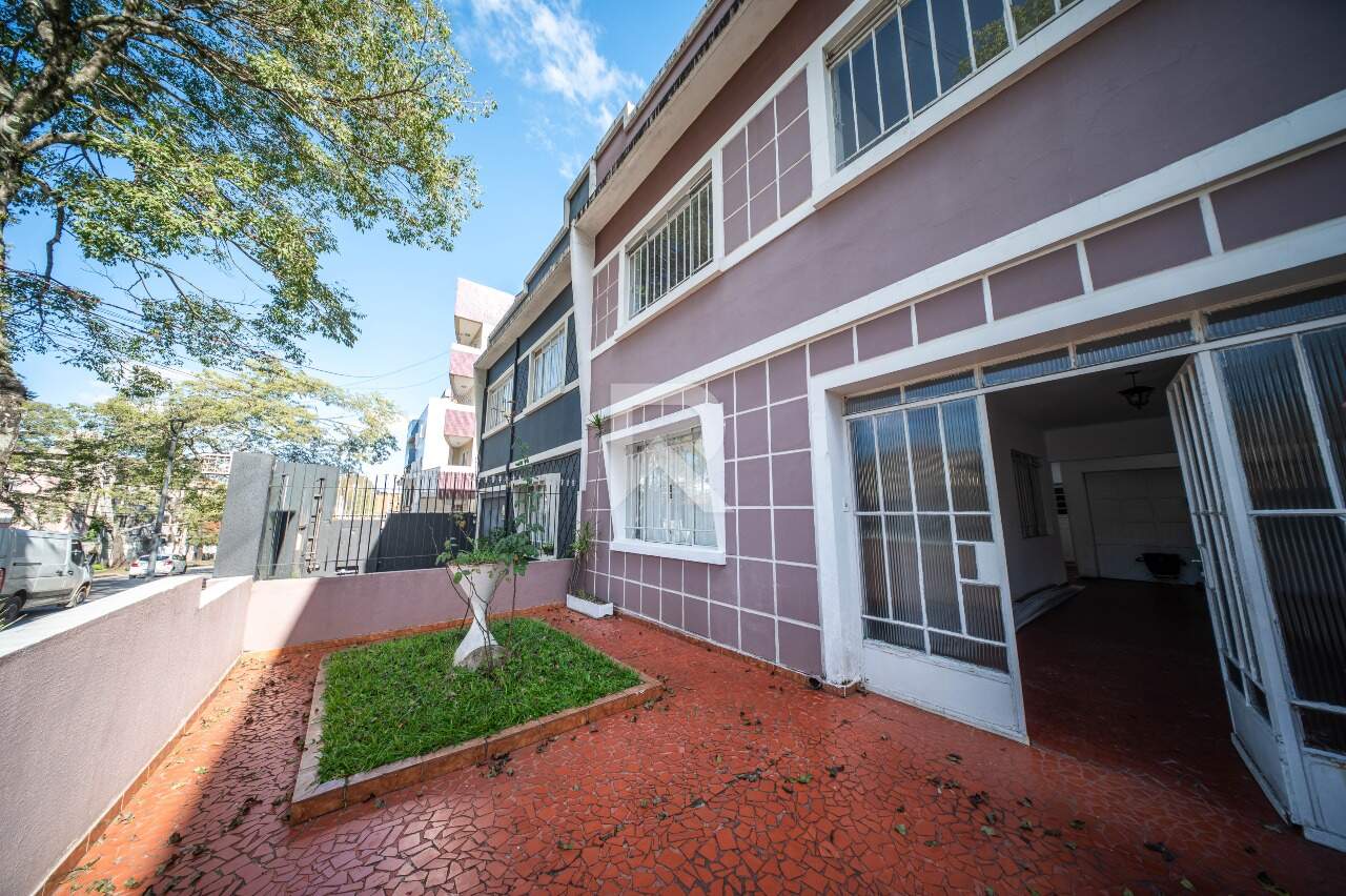 Casa com Jardim Frontal, 5 quartos 3 vagas para locação, 205 m² - Água Verde - Curitiba/PR miniatura 3