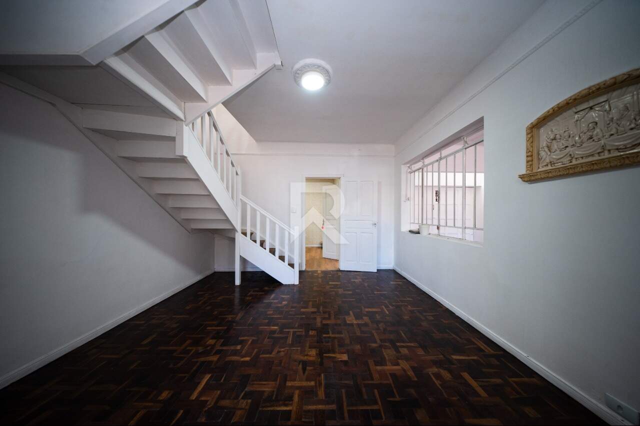 Casa com Jardim Frontal, 5 quartos 3 vagas para locação, 205 m² - Água Verde - Curitiba/PR miniatura 7