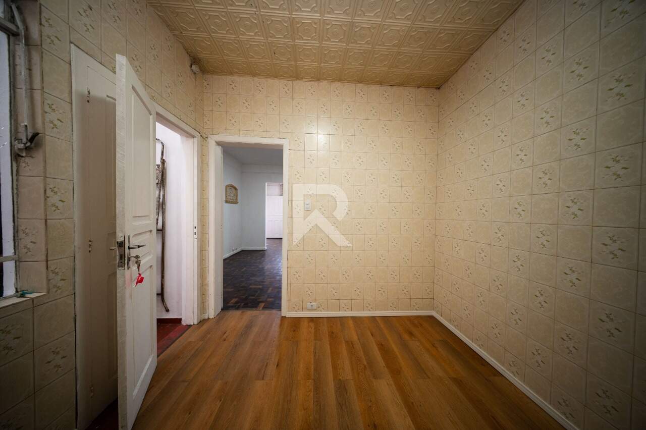 Casa com Jardim Frontal, 5 quartos 3 vagas para locação, 205 m² - Água Verde - Curitiba/PR miniatura 33