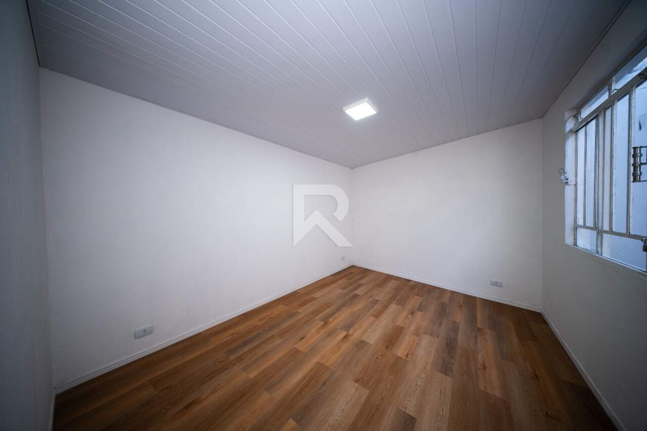 Casa com Jardim Frontal, 5 quartos 3 vagas para locação, 205 m² - Água Verde - Curitiba/PR miniatura 23