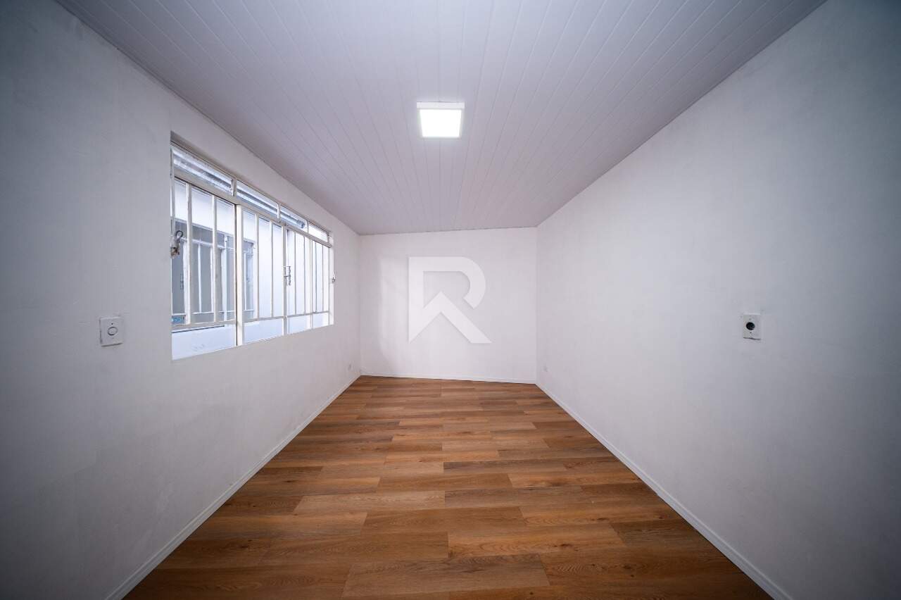 Casa com Jardim Frontal, 5 quartos 3 vagas para locação, 205 m² - Água Verde - Curitiba/PR miniatura 18