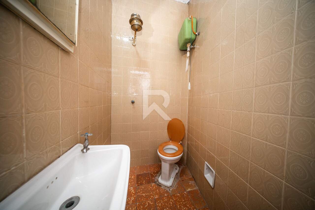 Casa com Jardim Frontal, 5 quartos 3 vagas para locação, 205 m² - Água Verde - Curitiba/PR miniatura 17