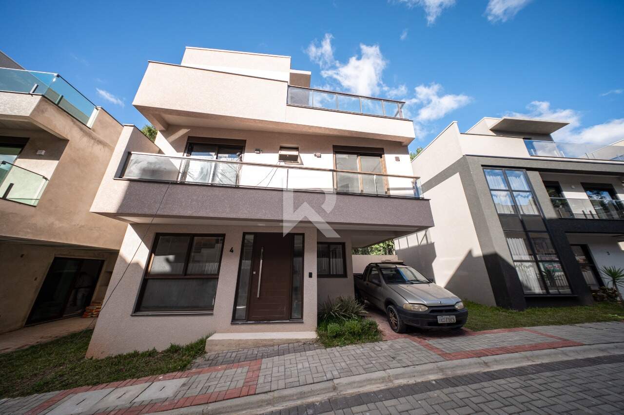 Casa em Condomínio com Vista Livre, 3 Suítes, 3 Vagas de garagem. Para Locação, 191 m² - Santa Felicidade - Curitiba/PR