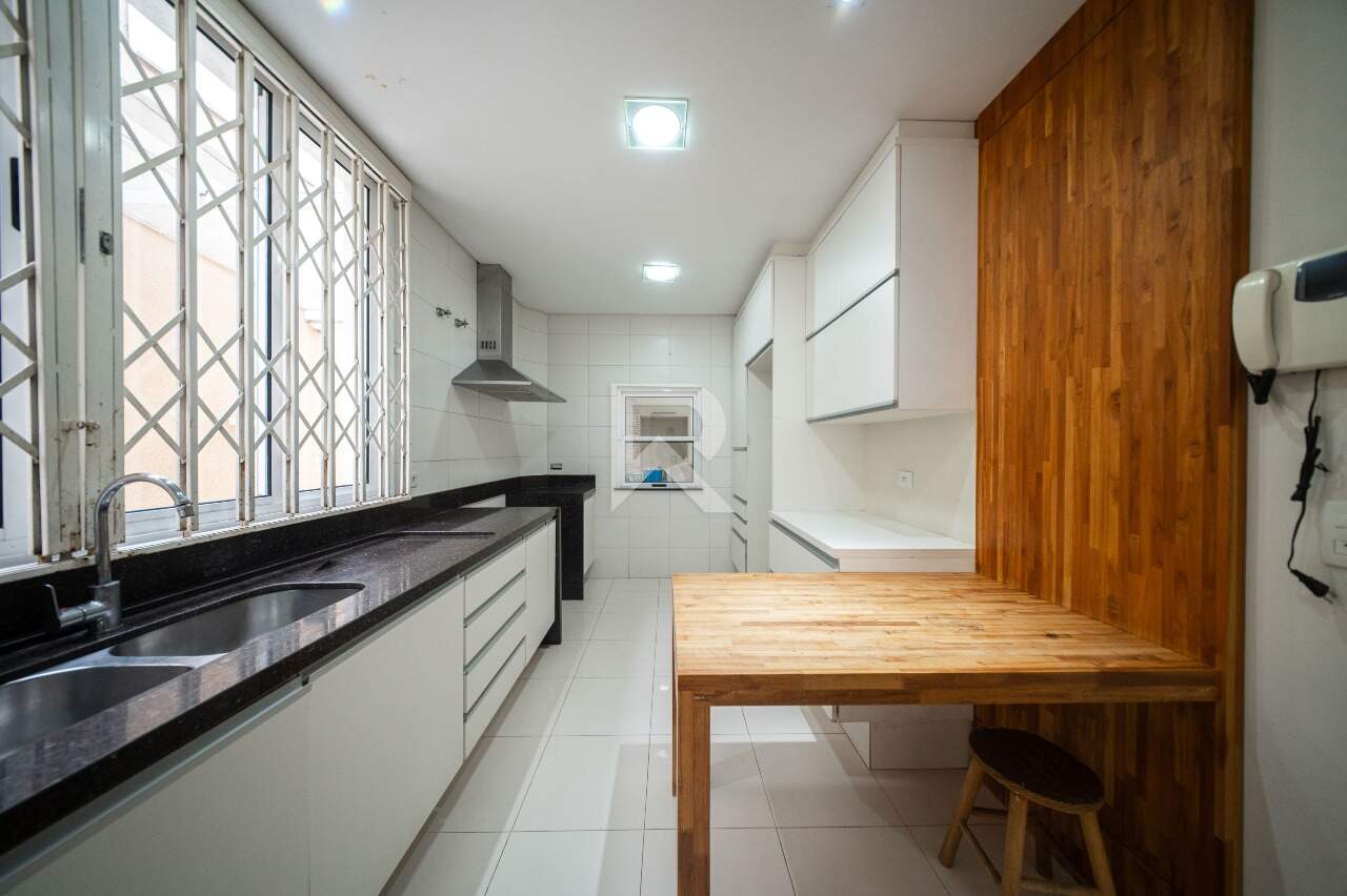 Casa com Amplo Jardim, Piscina e 4 Quartos para Locação, 316 m² - Jardim Social - Curitiba/PR miniatura 15