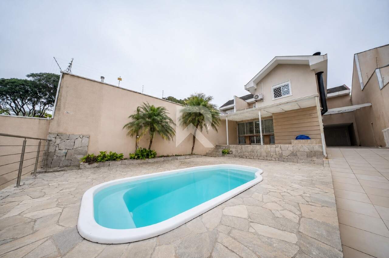 Casa com Amplo Jardim, Piscina e 4 Quartos para Locação, 316 m² - Jardim Social - Curitiba/PR