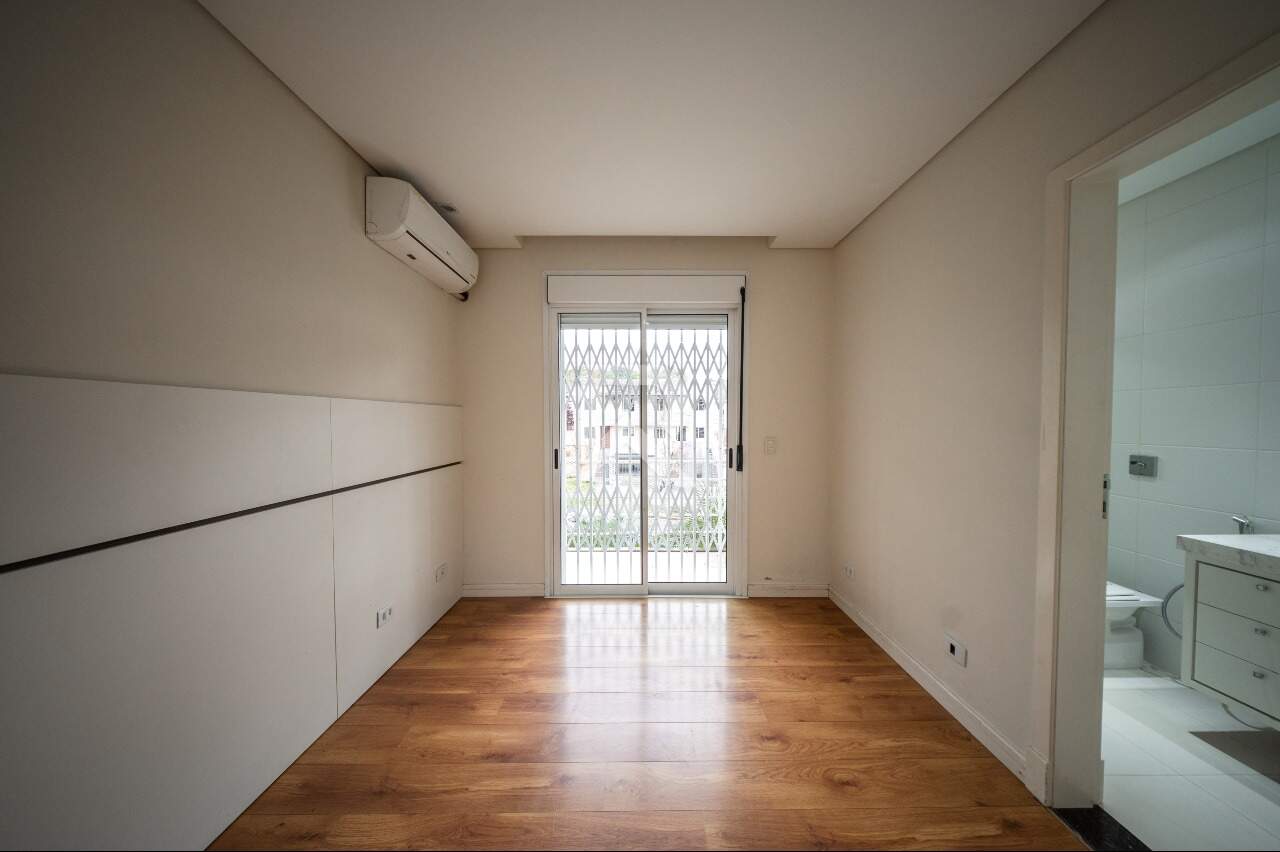 Casa com Amplo Jardim, Piscina e 4 Quartos para Locação, 316 m² - Jardim Social - Curitiba/PR miniatura 47