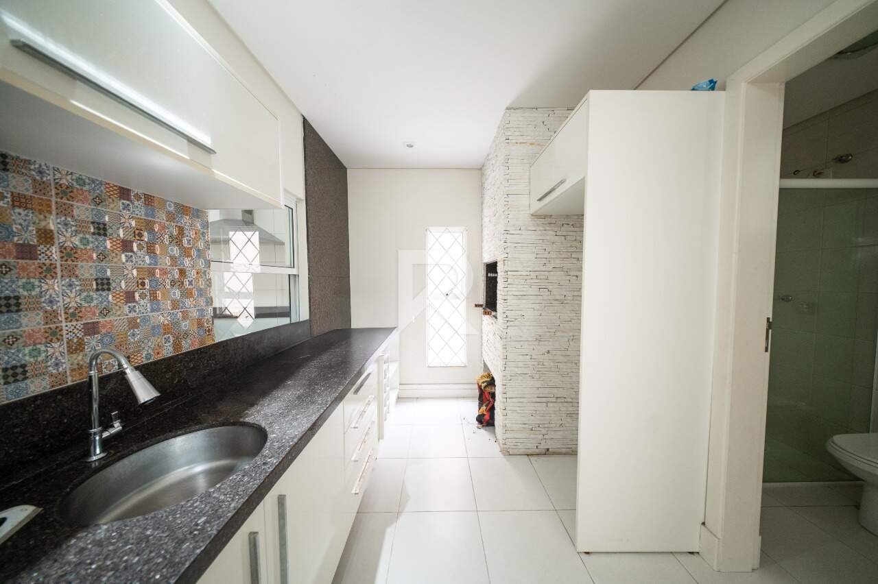 Casa com Amplo Jardim, Piscina e 4 Quartos para Locação, 316 m² - Jardim Social - Curitiba/PR miniatura 13