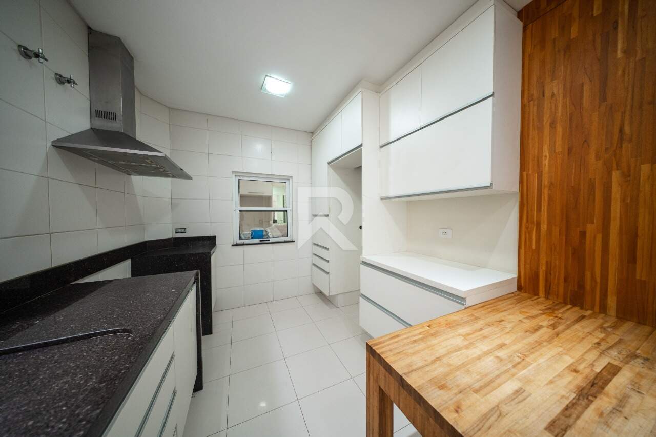 Casa com Amplo Jardim, Piscina e 4 Quartos para Locação, 316 m² - Jardim Social - Curitiba/PR miniatura 16