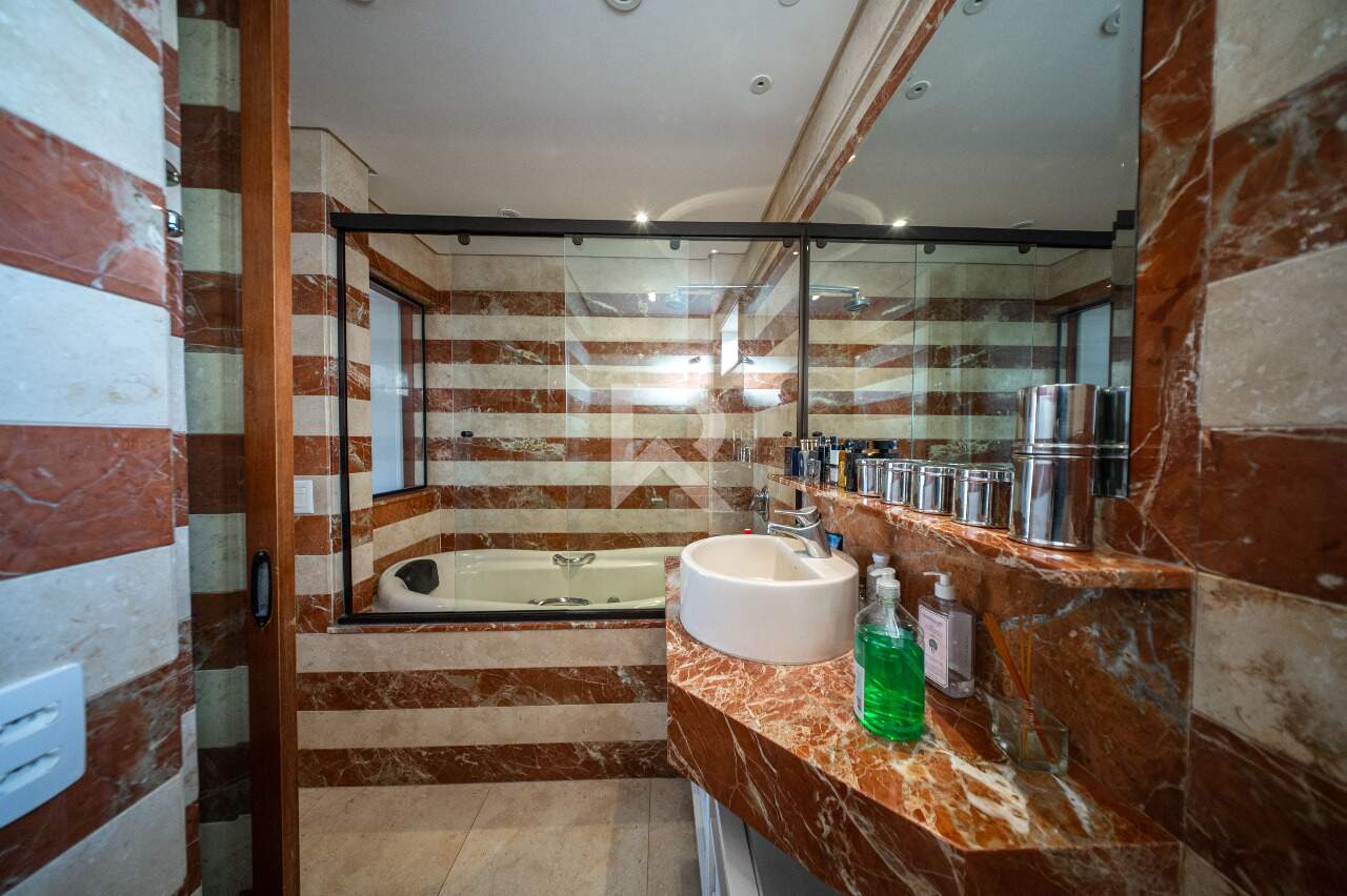 Cobertura Semi Mobiliada com Deck, Jacuzzi, 3 quartos e 221m2 para locação - Água verde, Curitiba miniatura 35