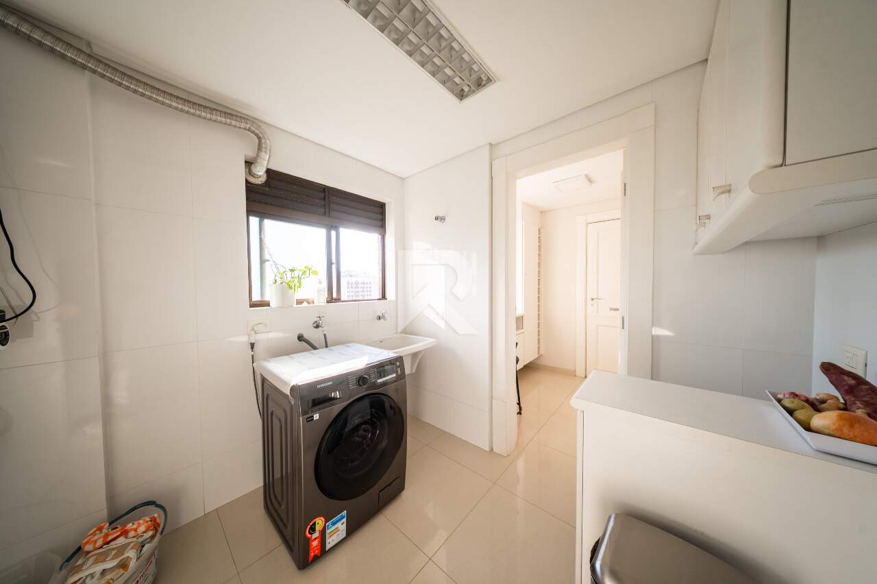 Cobertura Semi Mobiliada com Deck, Jacuzzi, 3 quartos e 221m2 para locação - Água verde, Curitiba miniatura 27