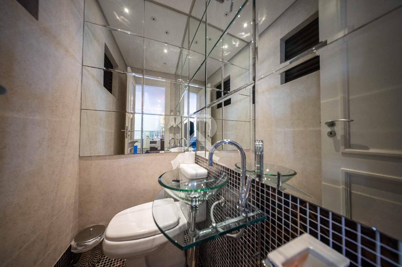Cobertura Semi Mobiliada com Deck, Jacuzzi, 3 quartos e 221m2 para locação - Água verde, Curitiba miniatura 6