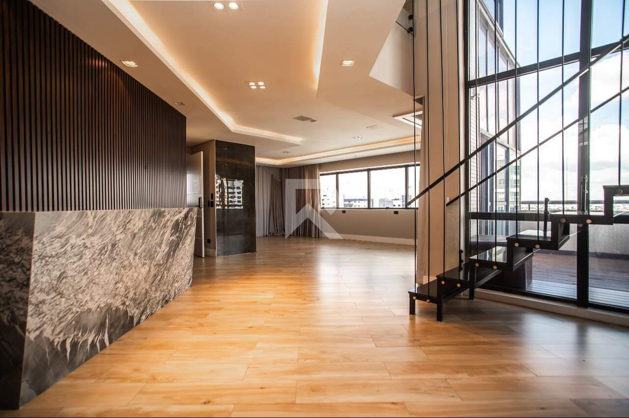 Cobertura com Vista Panorâmica, 4 quartos 3 suítes, 4 Vagas para locação, 362 m² - Mossunguê - Curitiba/PR