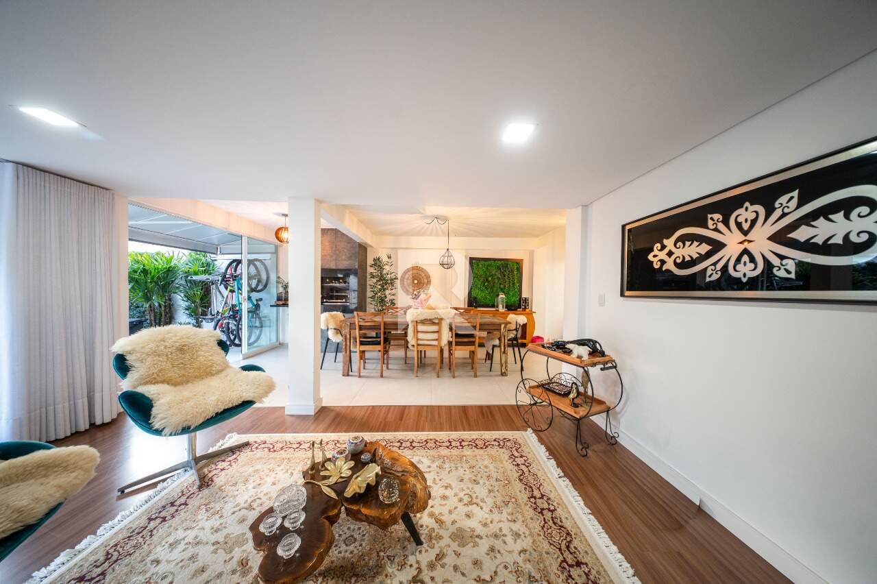 Casa em Condomínio com Jardim, 4 quartos, 4 vagas para locação, 250 m² - Campo Comprido - Curitiba/PR