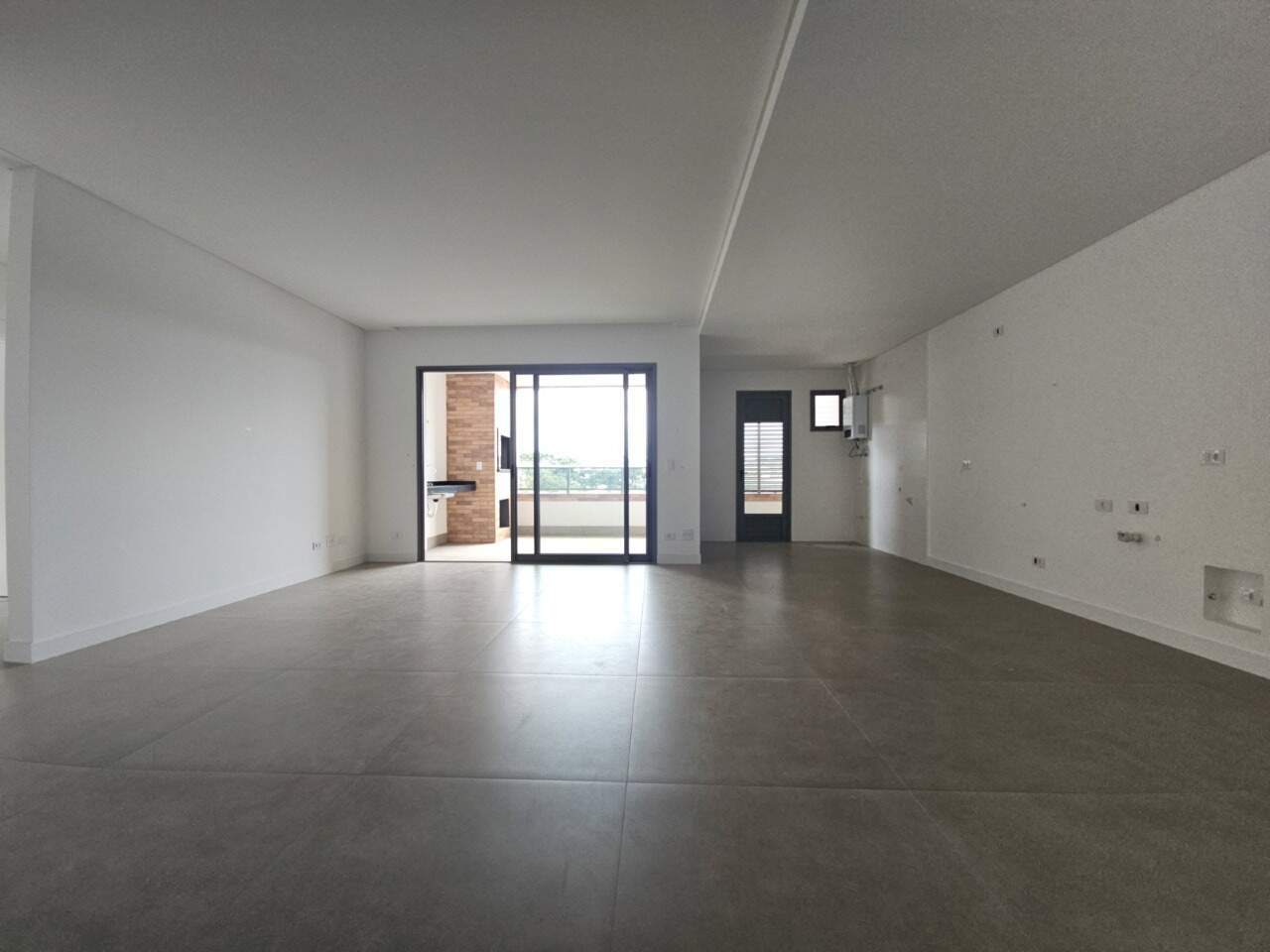 Apartamento de alto padrão com 3 dormitórios e 101,90 m² privativos no Mossunguê miniatura 2