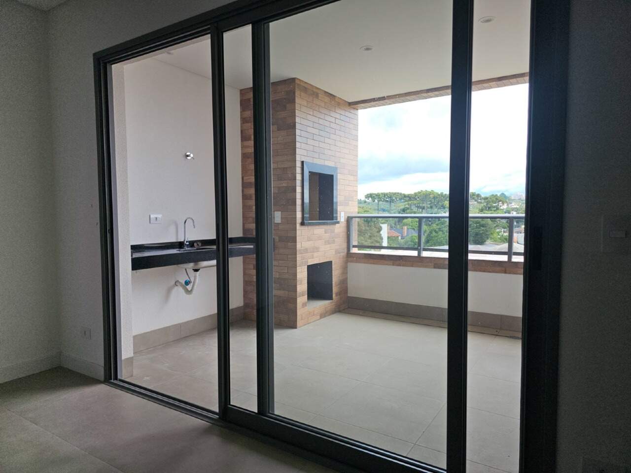 Apartamento de alto padrão com 3 dormitórios e 101,90 m² privativos no Mossunguê miniatura 3
