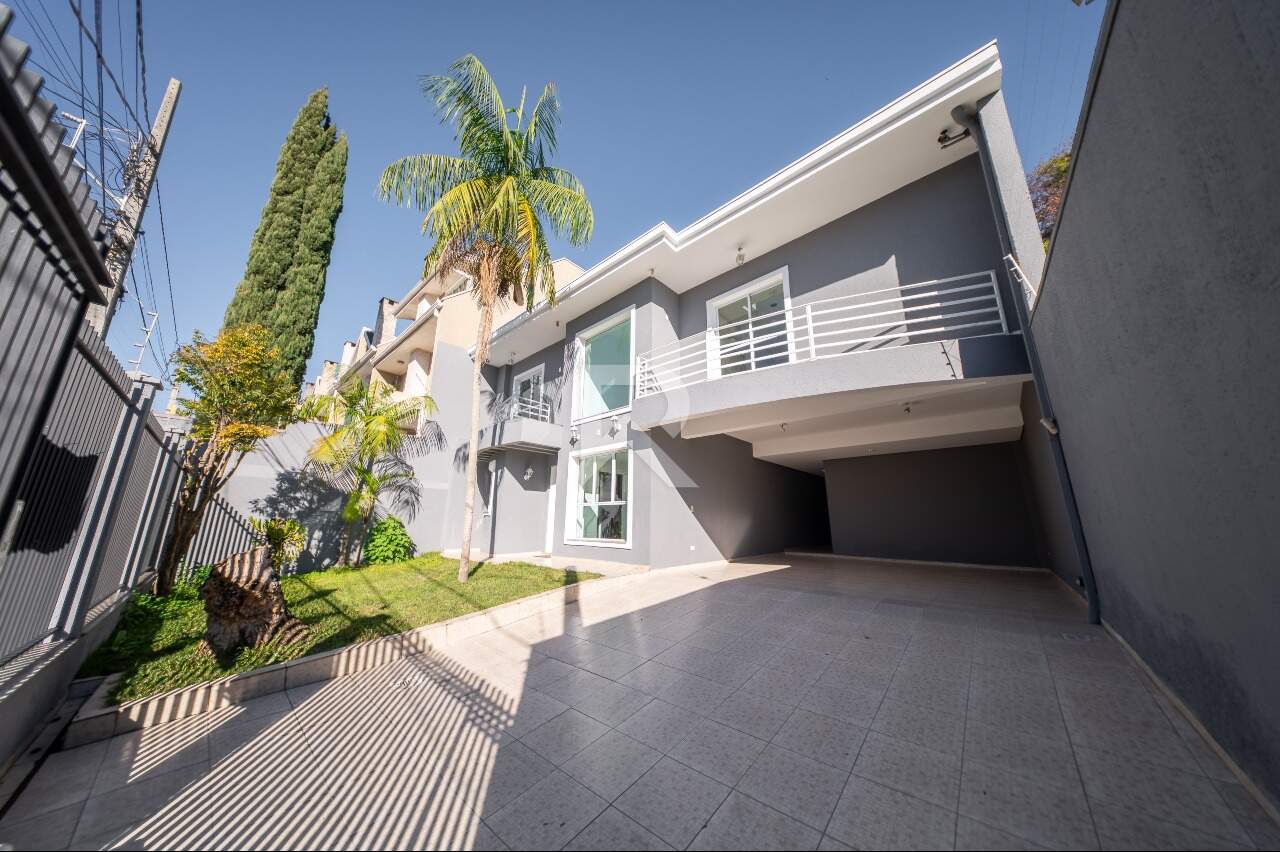 sobrado com Jardim, 3 quartos, 3 vagas para locação, 200 m² - Vista Alegre - Curitiba/PR miniatura 4