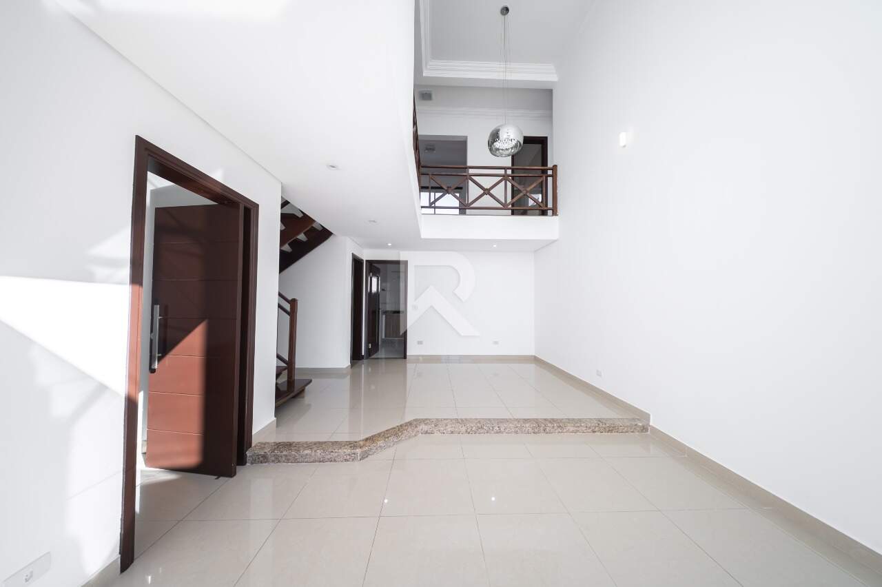 sobrado com Jardim, 3 quartos, 3 vagas para locação, 200 m² - Vista Alegre - Curitiba/PR miniatura 9