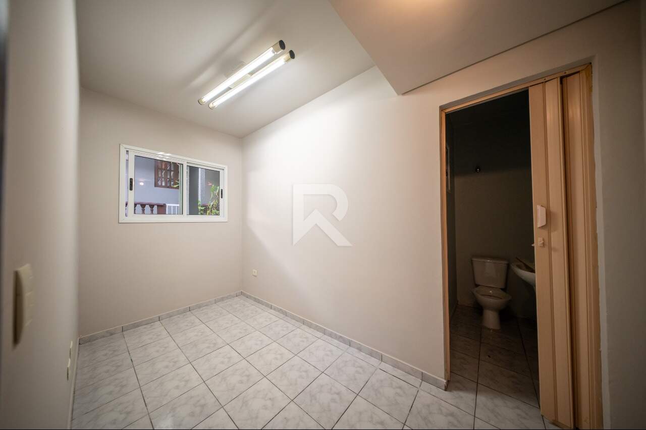 sobrado com Jardim, 3 quartos, 3 vagas para locação, 200 m² - Vista Alegre - Curitiba/PR miniatura 20