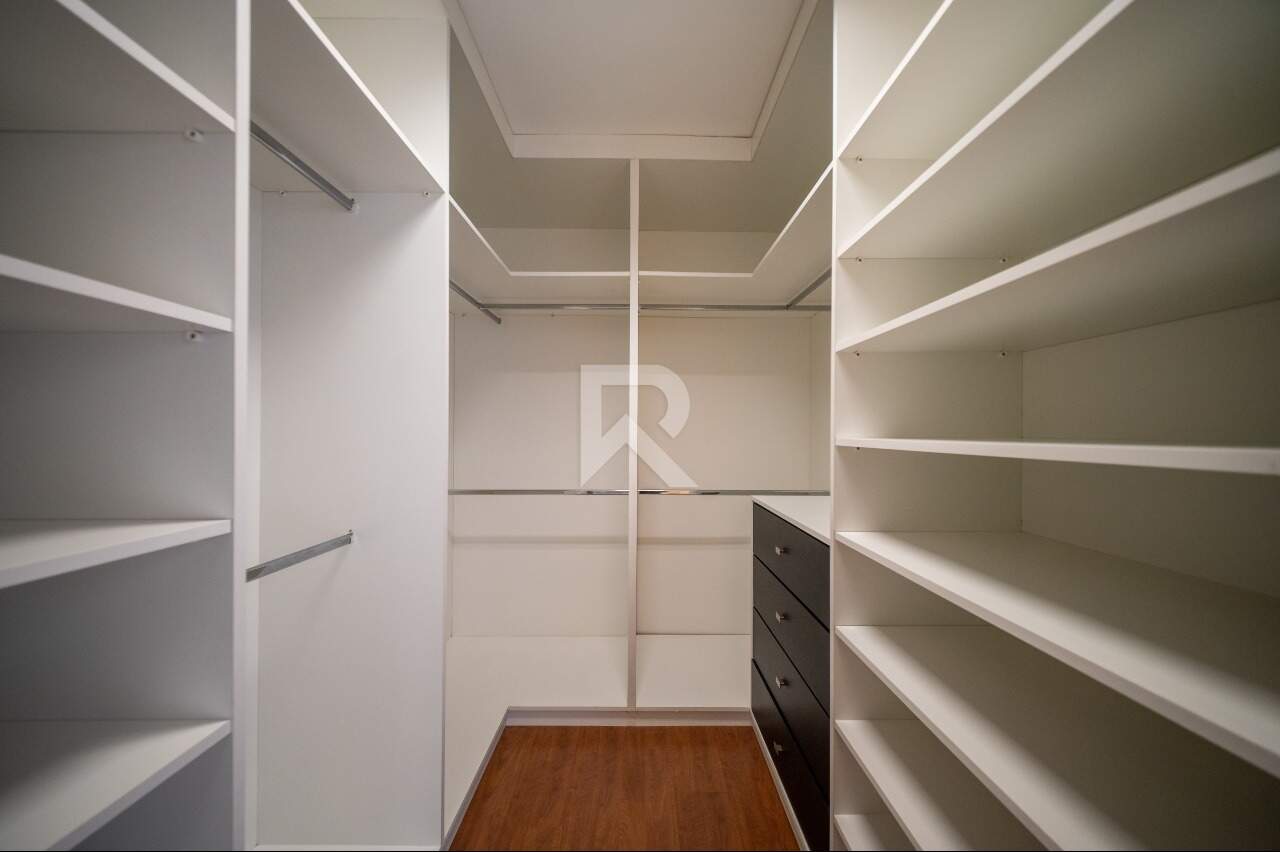 sobrado com Jardim, 3 quartos, 3 vagas para locação, 200 m² - Vista Alegre - Curitiba/PR miniatura 28