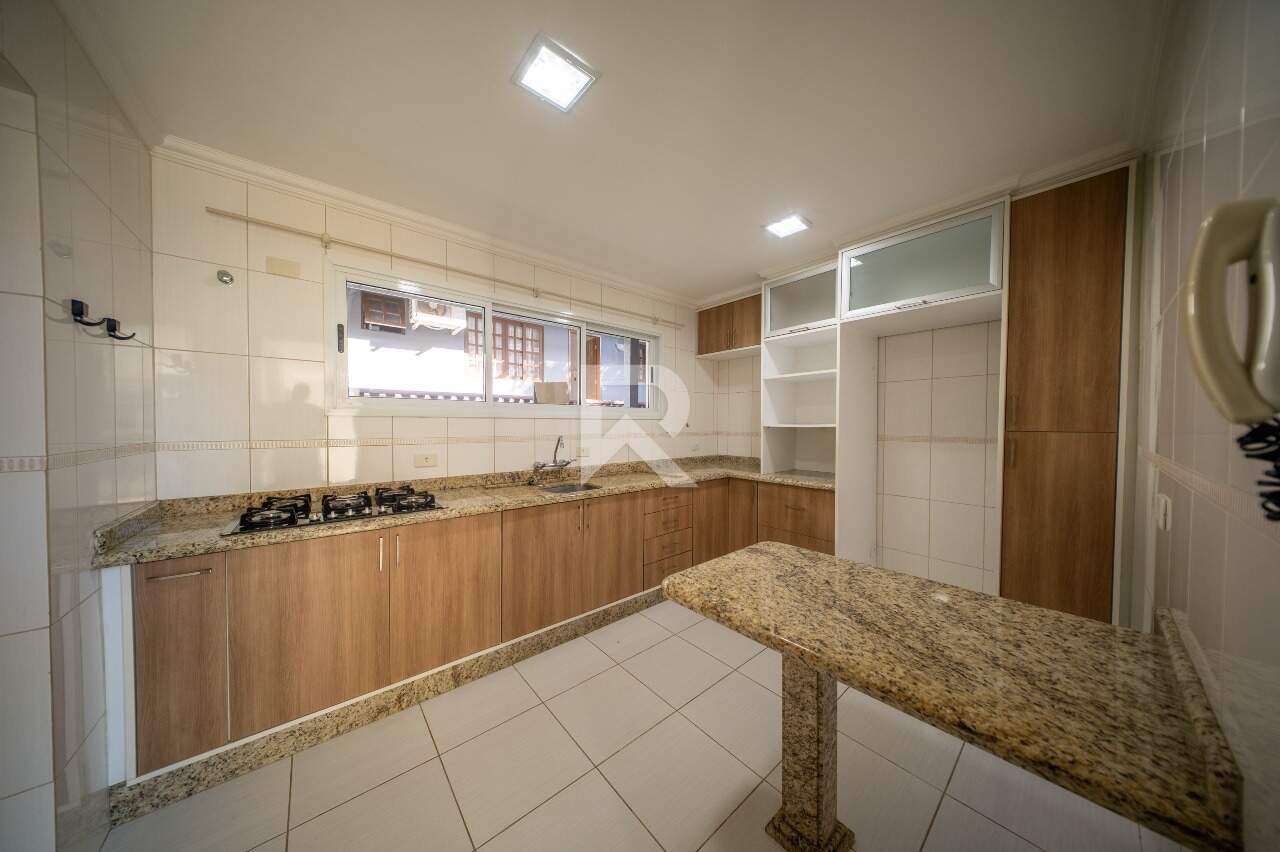 sobrado com Jardim, 3 quartos, 3 vagas para locação, 200 m² - Vista Alegre - Curitiba/PR miniatura 15