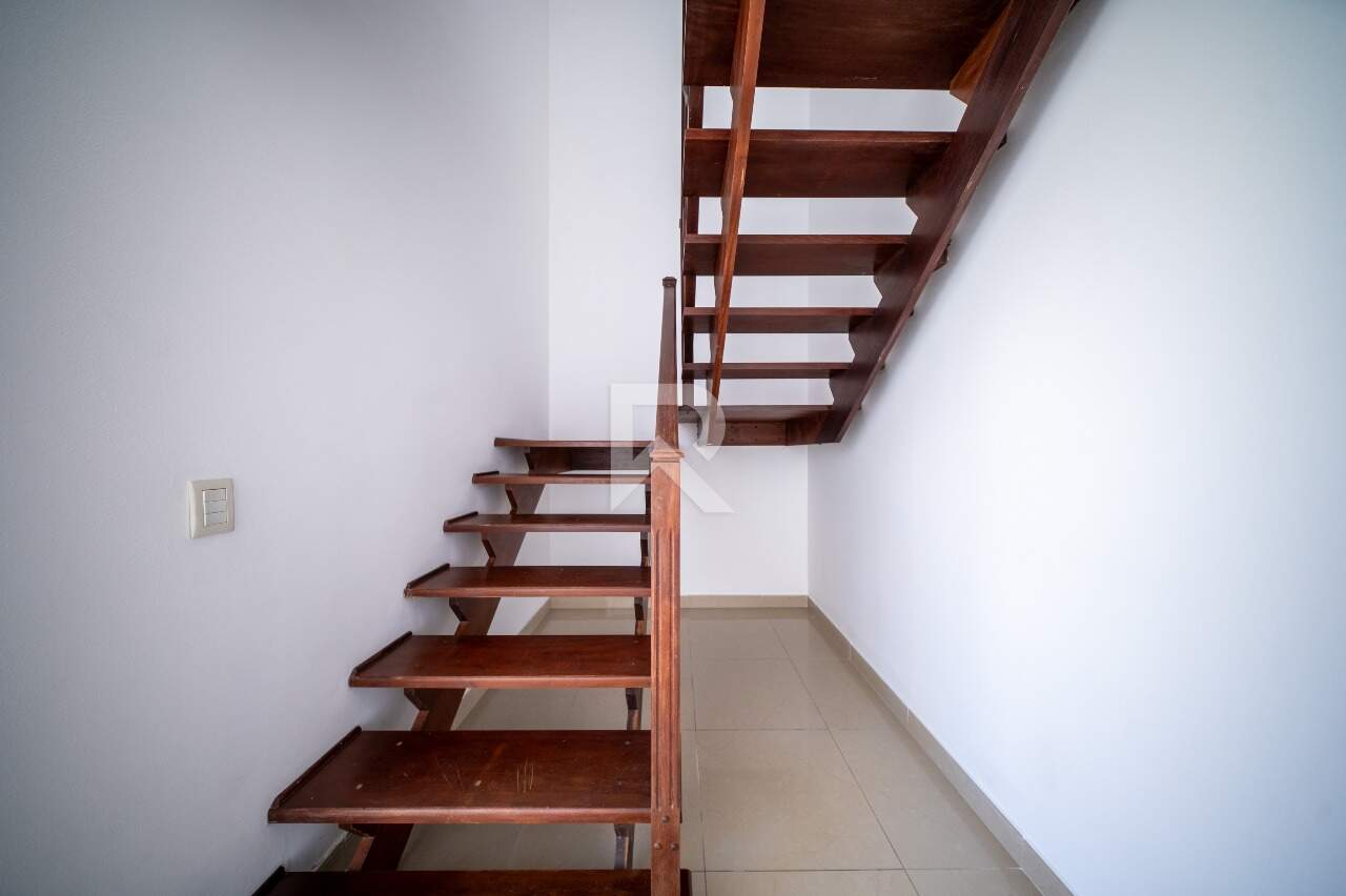 sobrado com Jardim, 3 quartos, 3 vagas para locação, 200 m² - Vista Alegre - Curitiba/PR miniatura 21