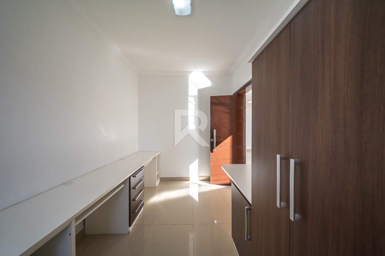 sobrado com Jardim, 3 quartos, 3 vagas para locação, 200 m² - Vista Alegre - Curitiba/PR miniatura 12