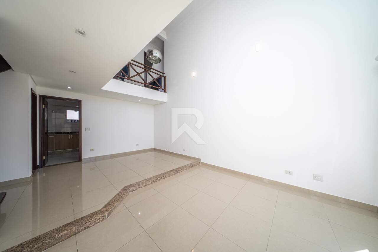 sobrado com Jardim, 3 quartos, 3 vagas para locação, 200 m² - Vista Alegre - Curitiba/PR miniatura 10