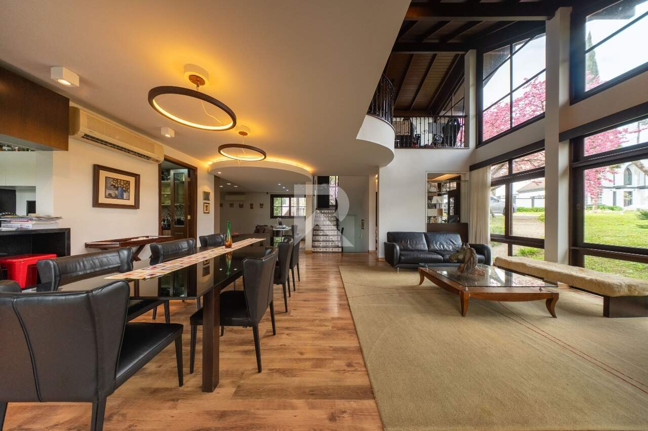 Casa de Condomínio com Amplo Jardim, 4 quartos 5 Vagas à venda, 560 m² - Campo Comprido - Curitiba/PR