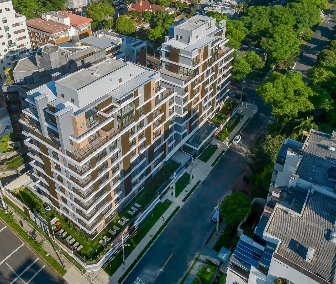 Apartamento de alto padrão com 132 m² privativos e 3 dormitórios no Bigorrilho miniatura 2