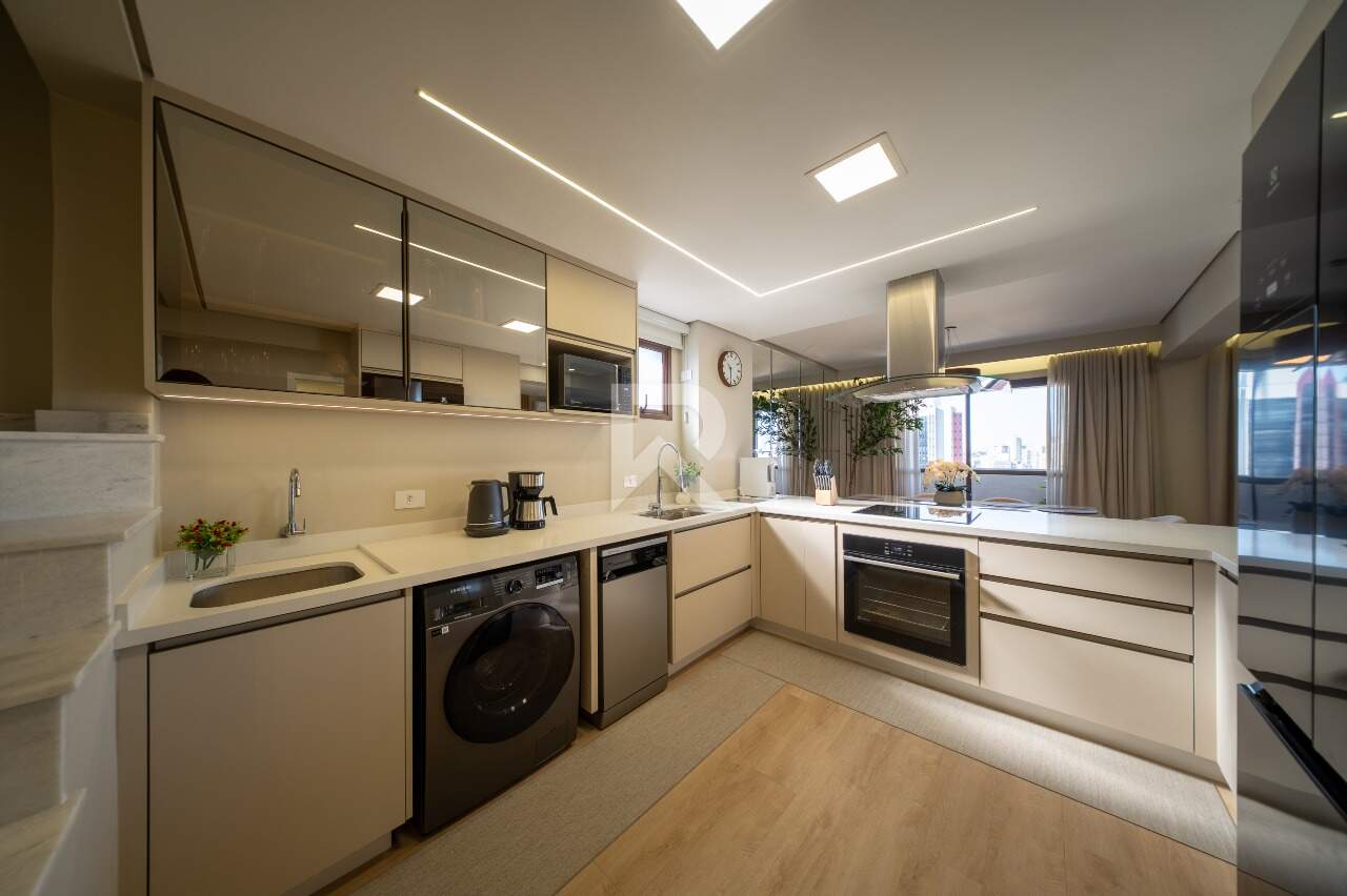 Cobertura Mobiliada com Vista Livre, 2 suítes e 2 vagas para locação, 123 m² – Centro – Curitiba/PR miniatura 14