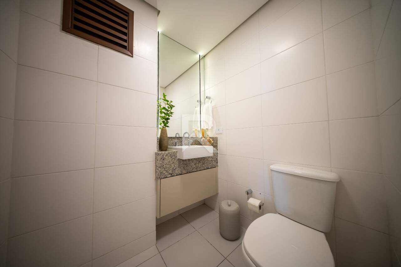 Cobertura Mobiliada com Vista Livre, 2 suítes e 2 vagas para locação, 123 m² – Centro – Curitiba/PR miniatura 16