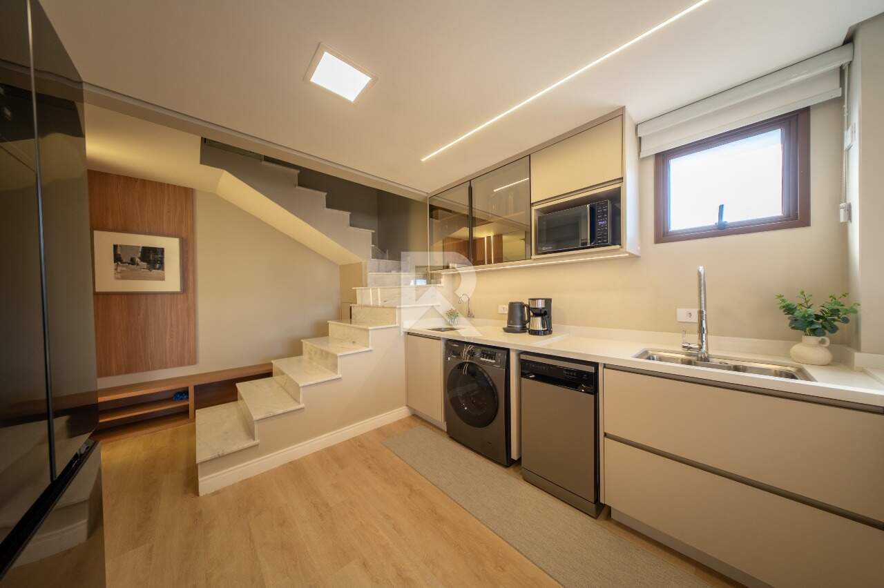 Cobertura Mobiliada com Vista Livre, 2 suítes e 2 vagas para locação, 123 m² – Centro – Curitiba/PR miniatura 12